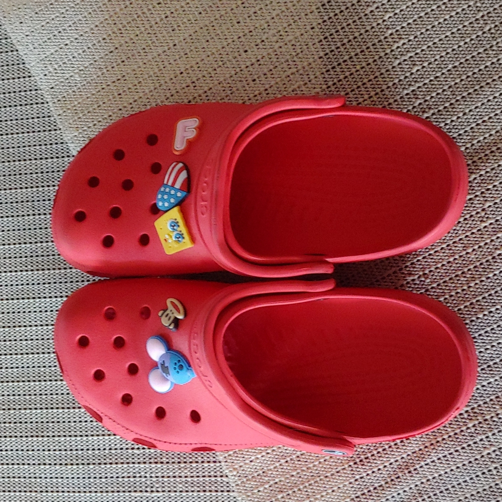 Comfy Red Crocs! Women's 9, Men's 7
